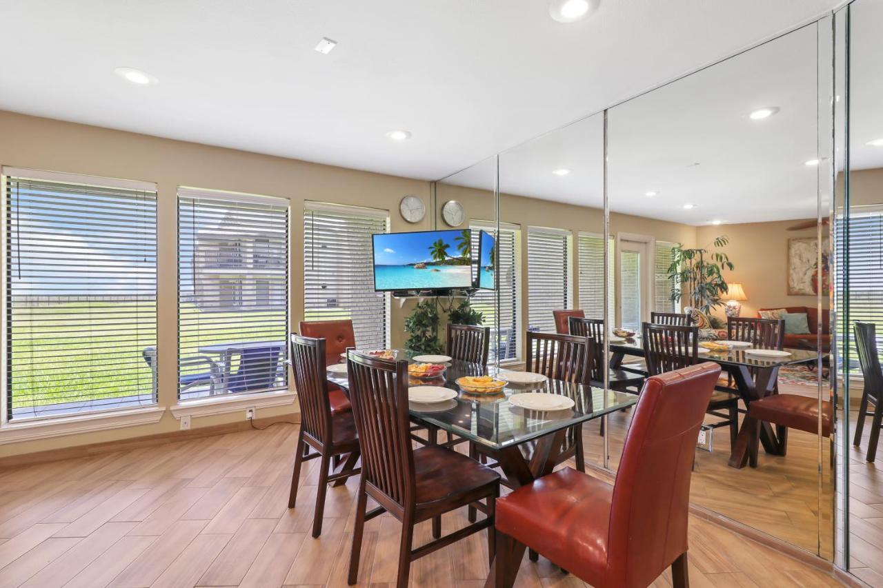 Ground Floor Beachfront Beauty! Steps To The Beach And Pool South Padre Island Exterior foto