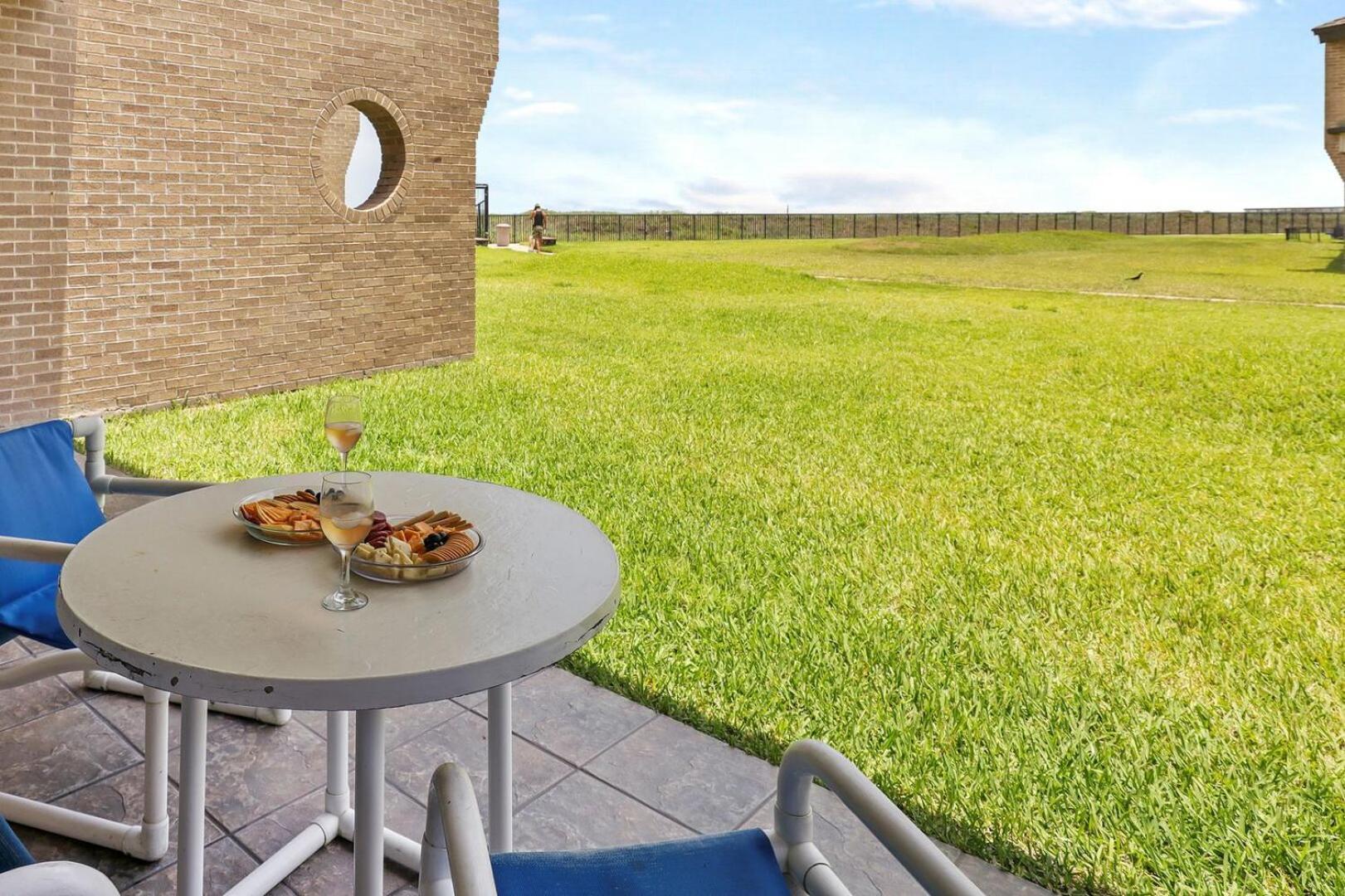 Ground Floor Beachfront Beauty! Steps To The Beach And Pool South Padre Island Quarto foto