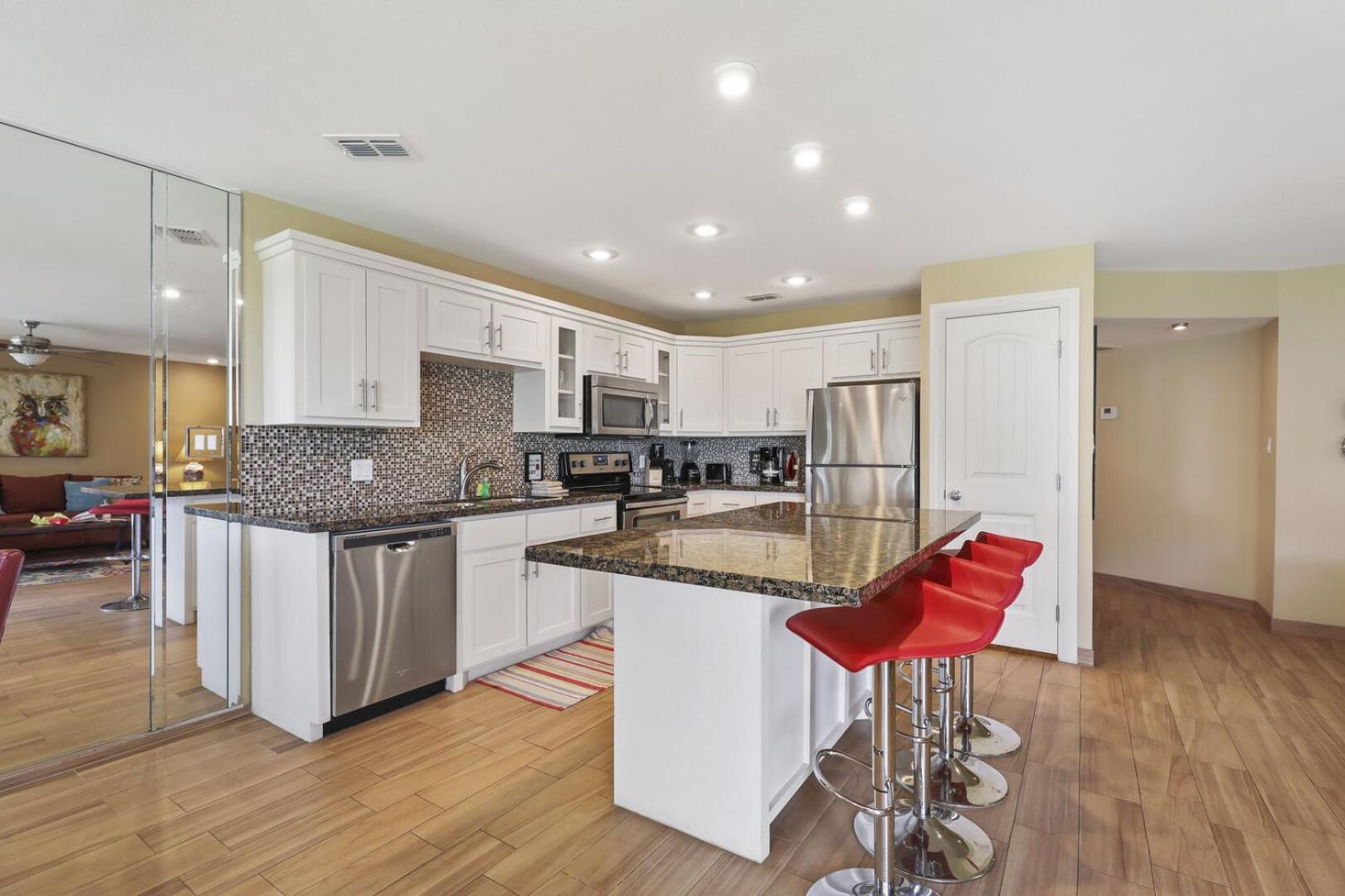 Ground Floor Beachfront Beauty! Steps To The Beach And Pool South Padre Island Quarto foto